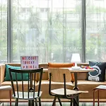 Moxy 3*
