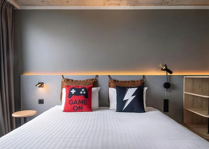 Moxy 3*