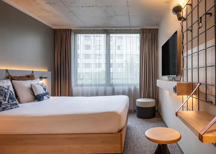 Moxy Hotel 3*