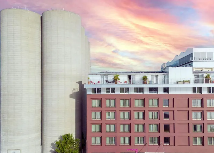 Hotel Moxy 3*