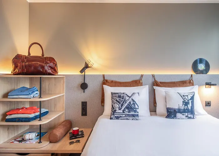 Moxy 3*