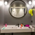 Moxy 3*