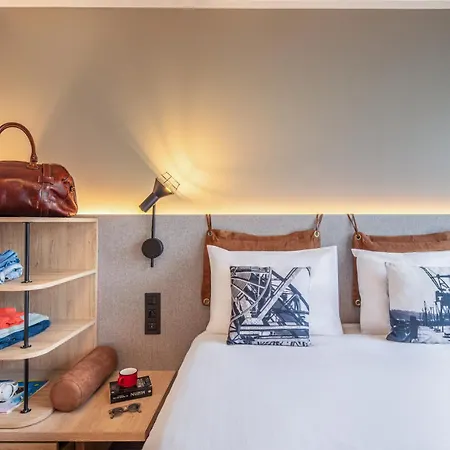 Moxy 3*